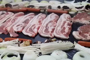 래프팅 이용 고객을 위한 영월 펜션 숙박 및 저녁 무제한 삼겹살 바비큐 석식 올인원 패키지